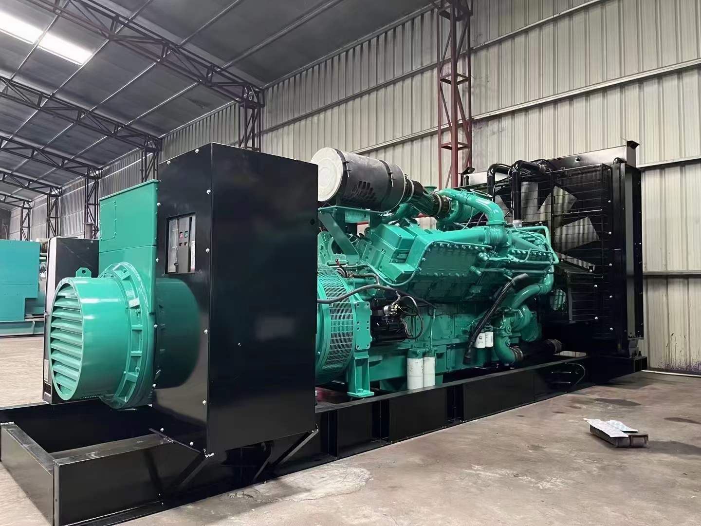 船山如何降低 800kW 柴油发电机输出电流的波动？