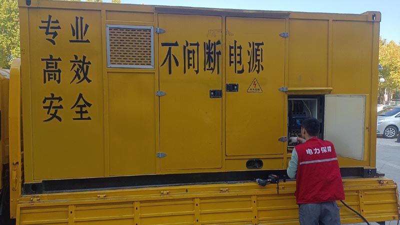 船山柴油发电机组和UPS电源配合使用时，如何避免切换过程中的电力中断？